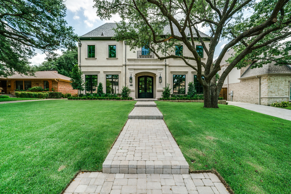 Inspiration for a transitional home design remodel in Dallas