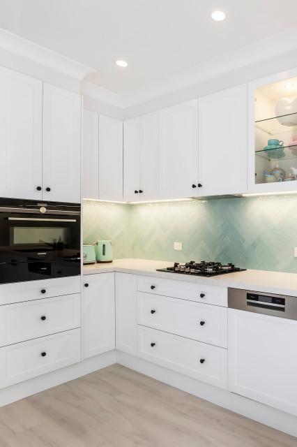 Kitchen with Smartstone Davinci Bianco Benchtops klassisk-koek