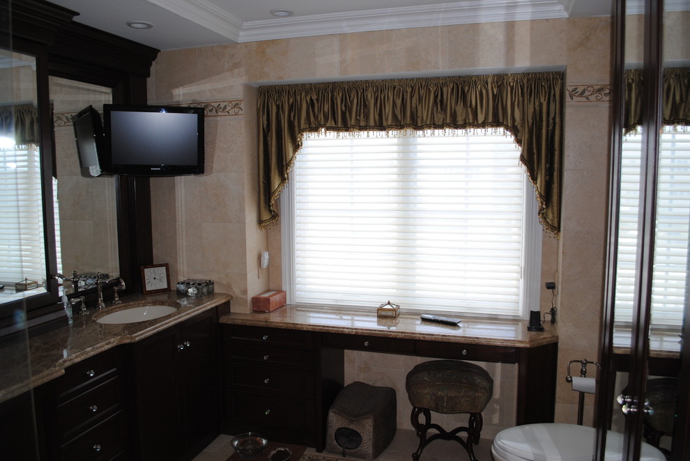 Inspiration for a transitional bathroom remodel in New York