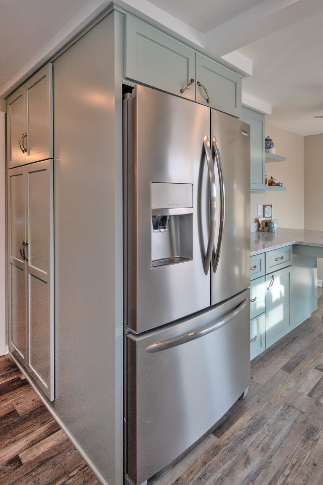 Enclosed kitchen - small transitional l-shaped vinyl floor and brown floor enclosed kitchen idea with an undermount sink, shaker cabinets, green cabinets, quartz countertops, stainless steel appliances, a peninsula and gray countertops