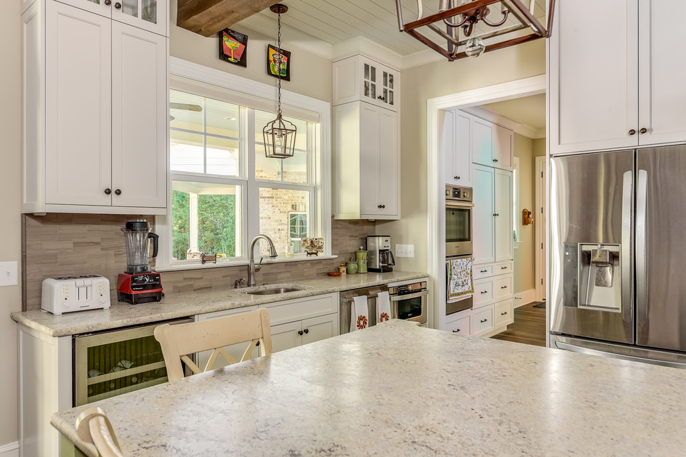 Kitchen - transitional kitchen idea in Charlotte
