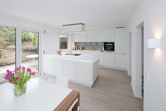 Fam. W. contemporary-kitchen