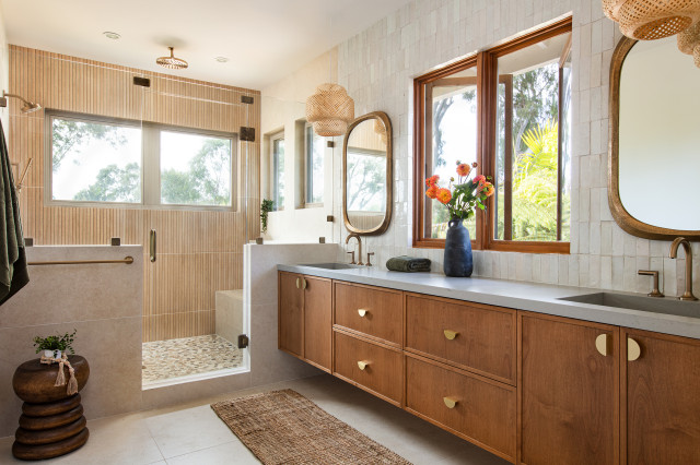 9 New Bathrooms With Stylish Low-Curb Showers (9 photos)