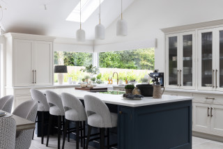 White and Navy Shaker Kitchen With Cleverly Zoned Storage (16 photos)