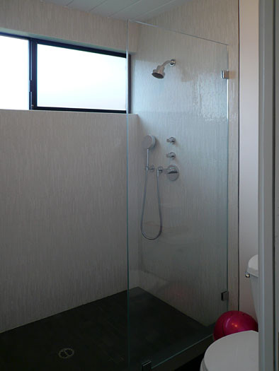This is an example of a midcentury bathroom in San Francisco.