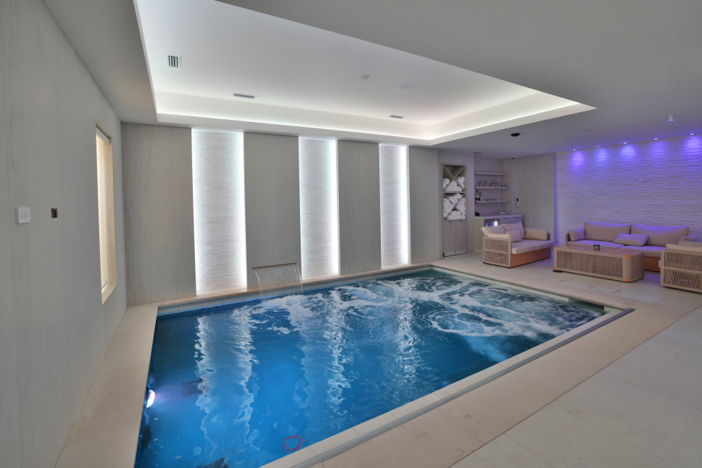 Example of a small indoor rectangular hot tub design in Chicago