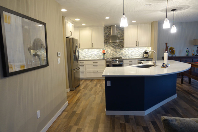 Eat-in kitchen - mid-sized transitional eat-in kitchen idea in Seattle with an undermount sink, shaker cabinets, quartzite countertops, glass tile backsplash, stainless steel appliances, an island and white countertops