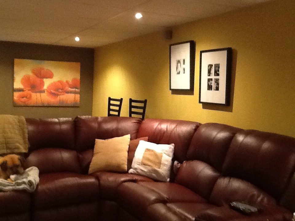 Wall colors for a burgundy sofa