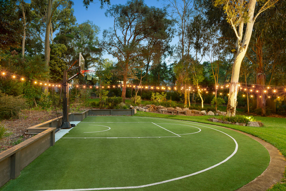 Inspiration for a contemporary partial sun garden in Melbourne.