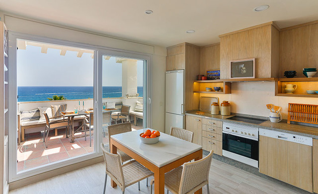 Las Ca&ntilde;as mediterranean-kitchen