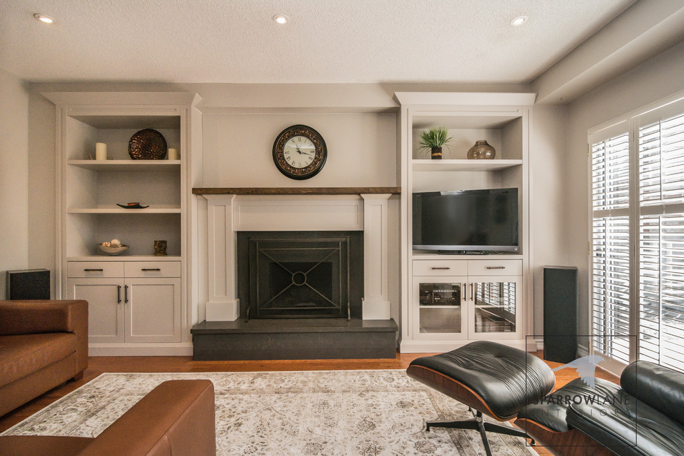 Home design - transitional home design idea in Toronto