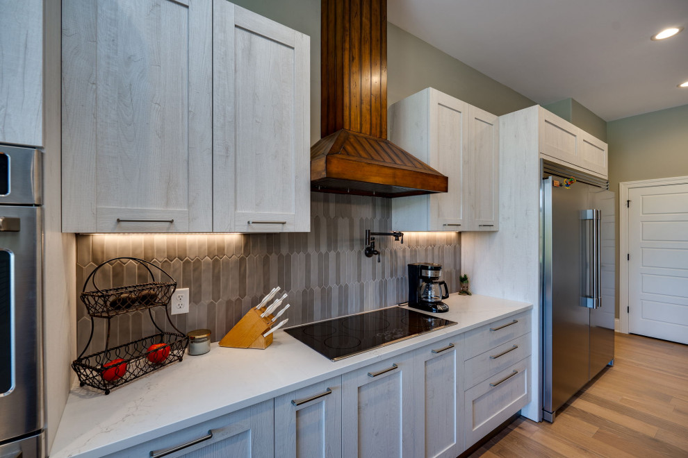 Example of a mountain style home design design in Cincinnati