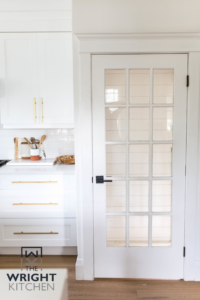 Transitional home design photo in Toronto