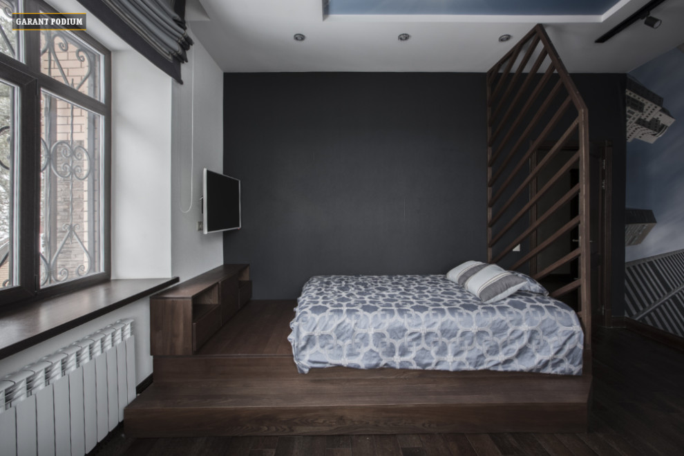 Подиум с динамичной перегородкой.