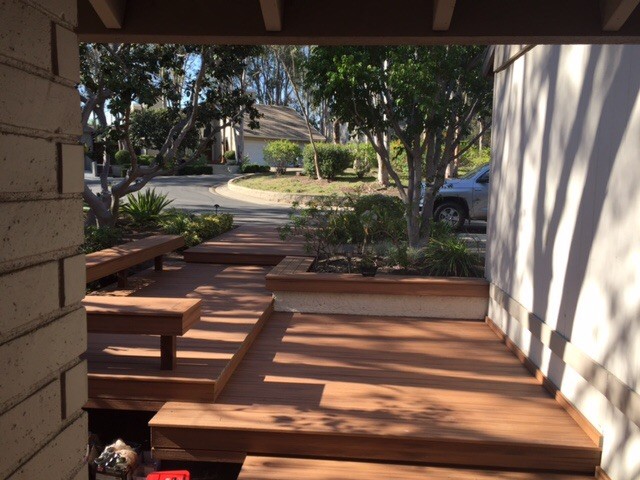 Inspiration for a mid-sized rustic backyard deck container garden remodel in Los Angeles with a roof extension
