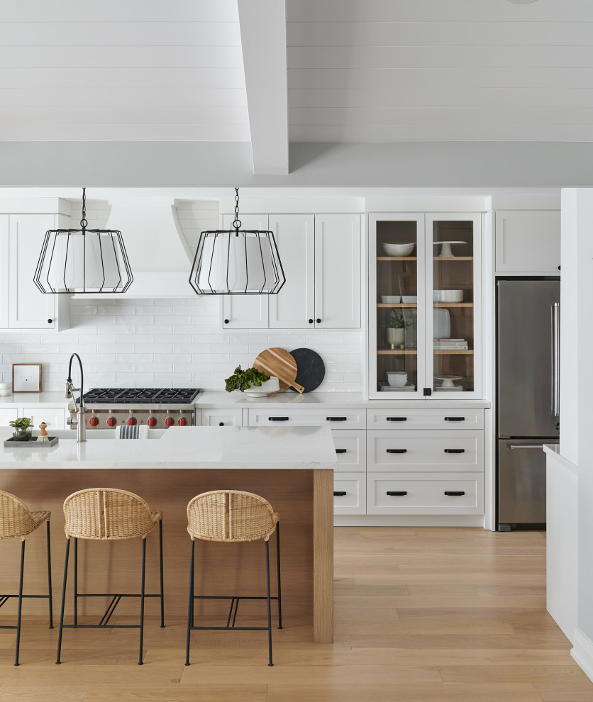 Transitional kitchen photo in Toronto