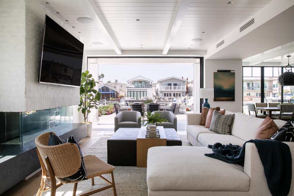 Photo of a nautical living room in Orange County.