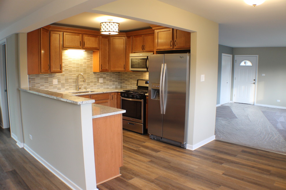 Example of a transitional kitchen design in Chicago