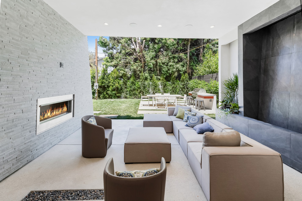 Photo of a contemporary patio in Los Angeles with a water feature.