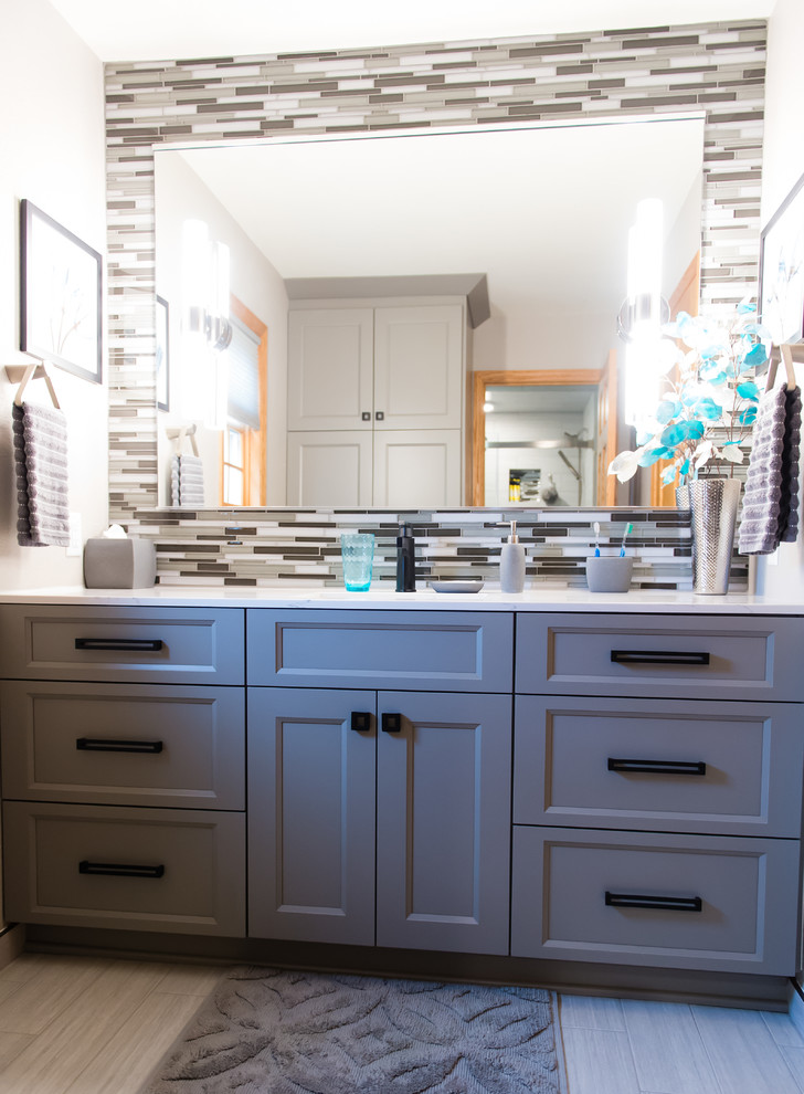 Bathroom - transitional bathroom idea