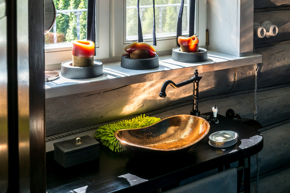 Черно-белая баня с яркими акцентами