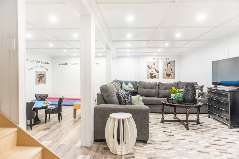 Example of a transitional basement design in Toronto