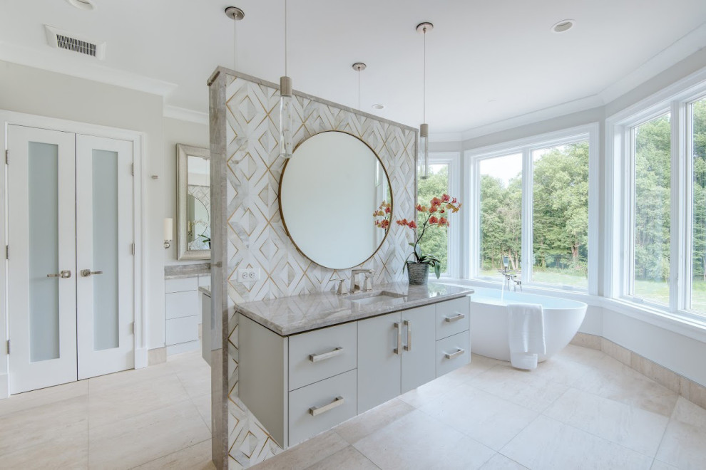 Design ideas for an expansive traditional bathroom in Tampa.