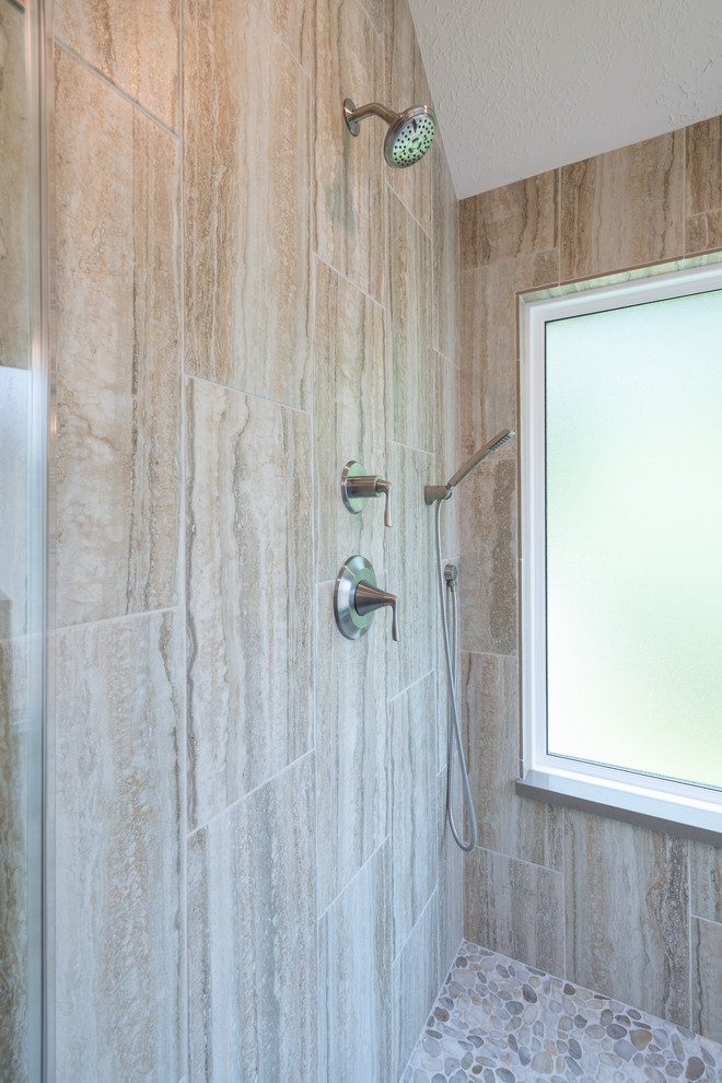 Home design - transitional home design idea in Houston
