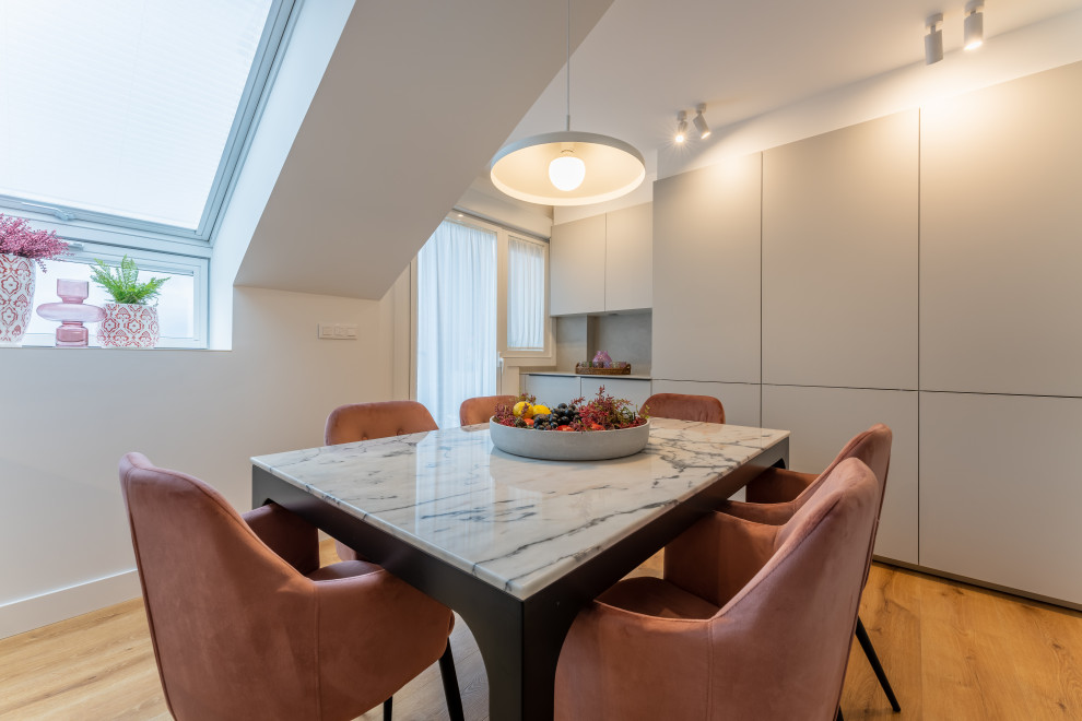 Atico "capricho" con algunos muebles de familia.