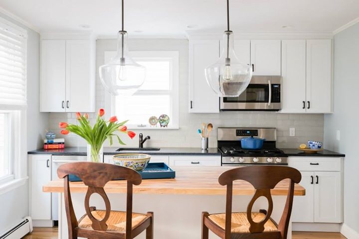 Example of a transitional kitchen design in Boston