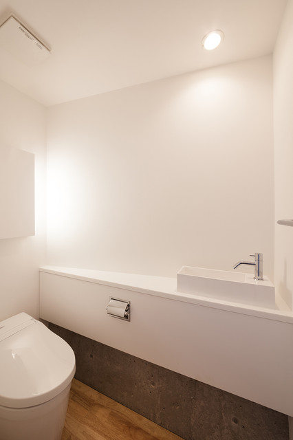 番田の住宅 moderno