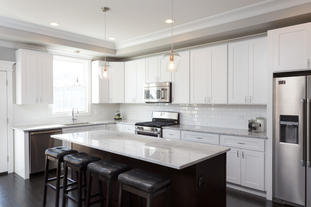 Kitchen - kitchen idea in Chicago