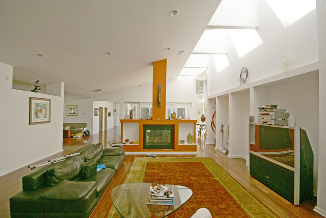 LIGHT FROM ABOVE moderne-salon