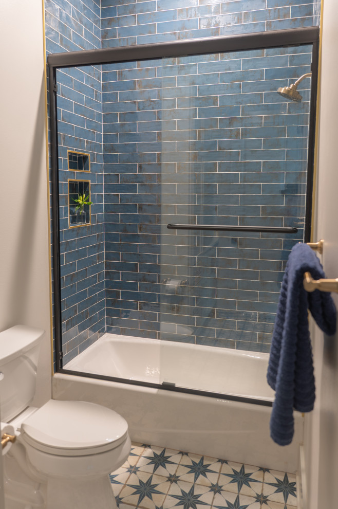Example of a mid-sized transitional ceramic tile, multicolored floor and single-sink drop-in bathtub design in Little Rock with shaker cabinets, beige cabinets, a two-piece toilet, beige walls, an undermount sink, quartz countertops, black countertops and a built-in vanity