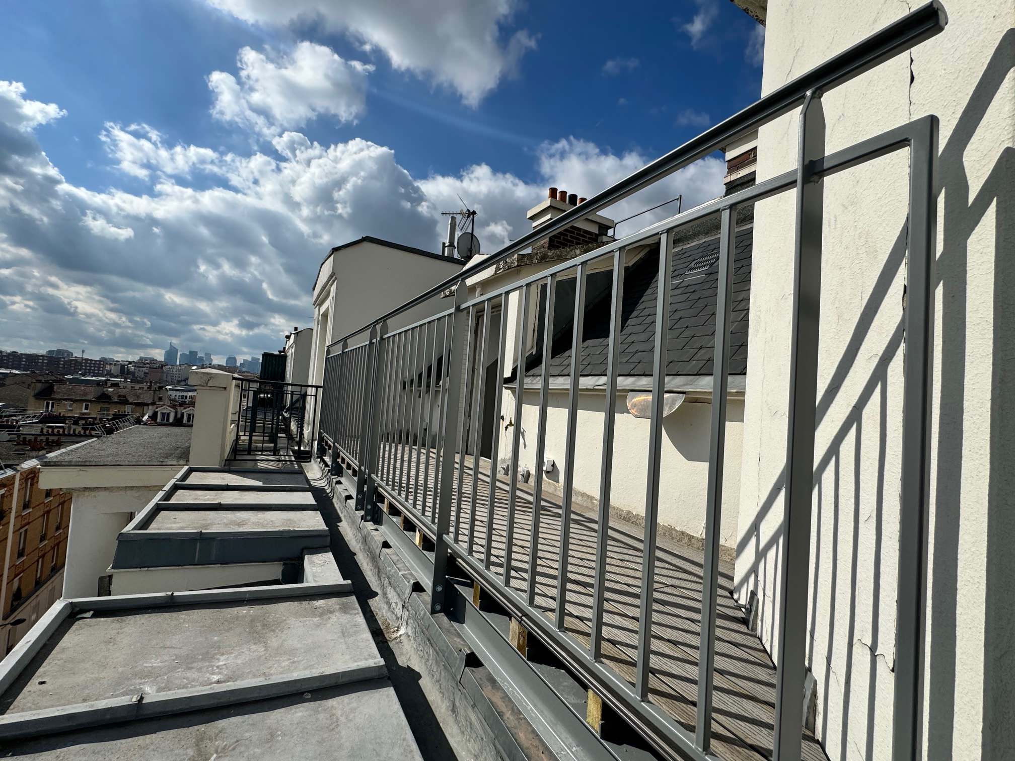 Un terrasse sur les toits de Paris