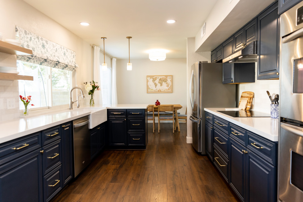 Example of a transitional kitchen design in Phoenix