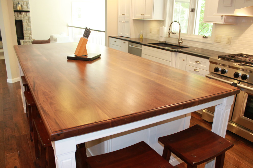 Kitchen - transitional kitchen idea in Cincinnati
