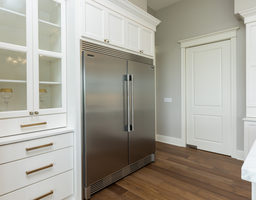 Example of a transitional kitchen design in Cedar Rapids