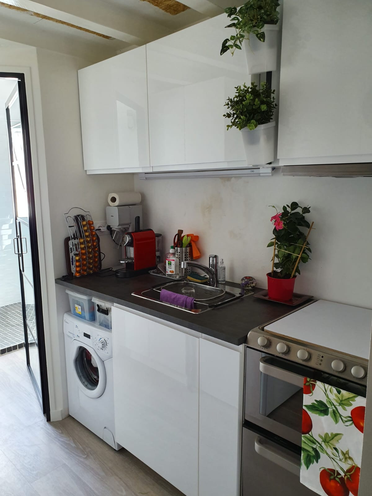 Petite cuisine face à l'entrée