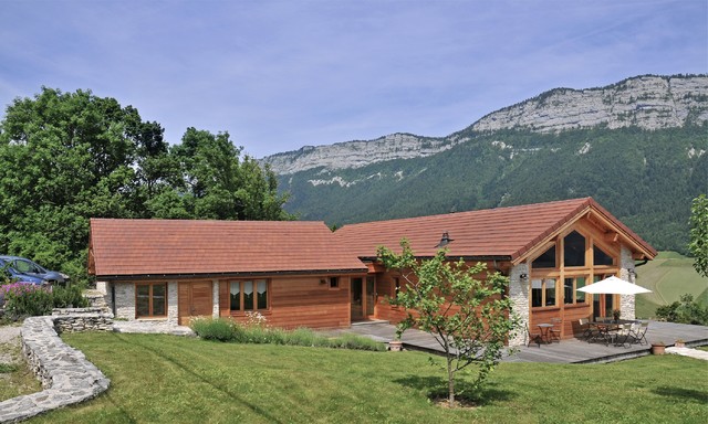Maison M&eacute;l&egrave;ze rustikt-hus-og-facade