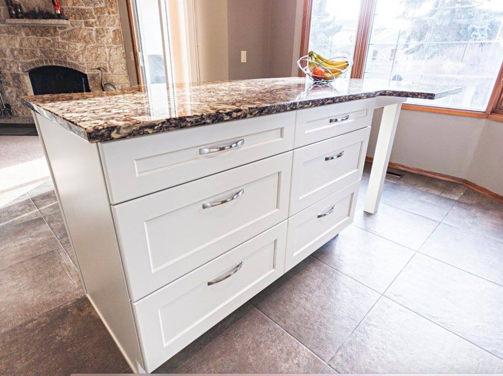 Kitchen - transitional kitchen idea