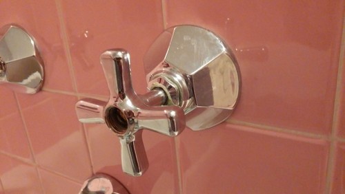 Can\'t fixure out how to remove bathtub faucet handle Can\'t fixure out how to remove bathtub faucet handle