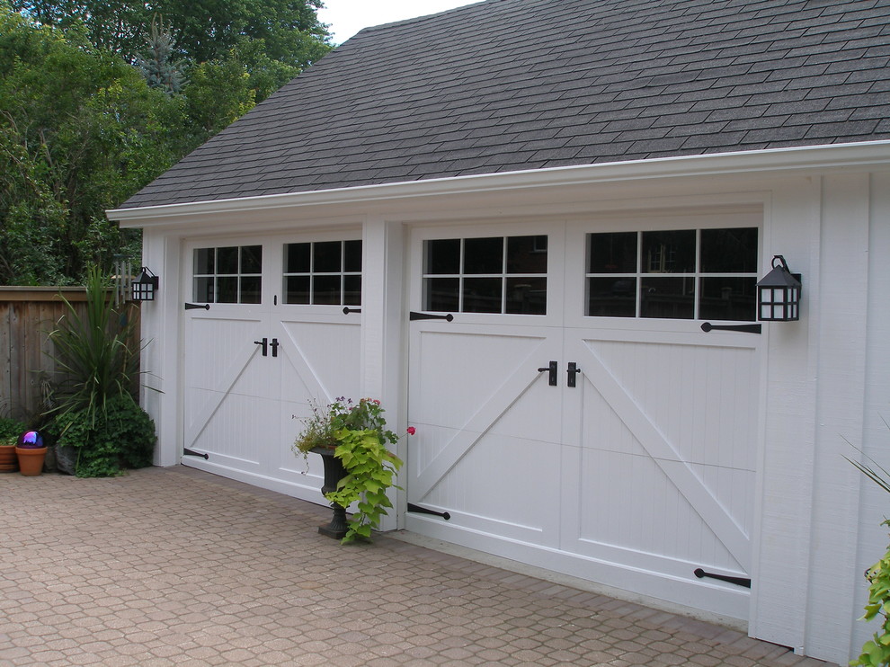 This is an example of a country garage in Toronto.