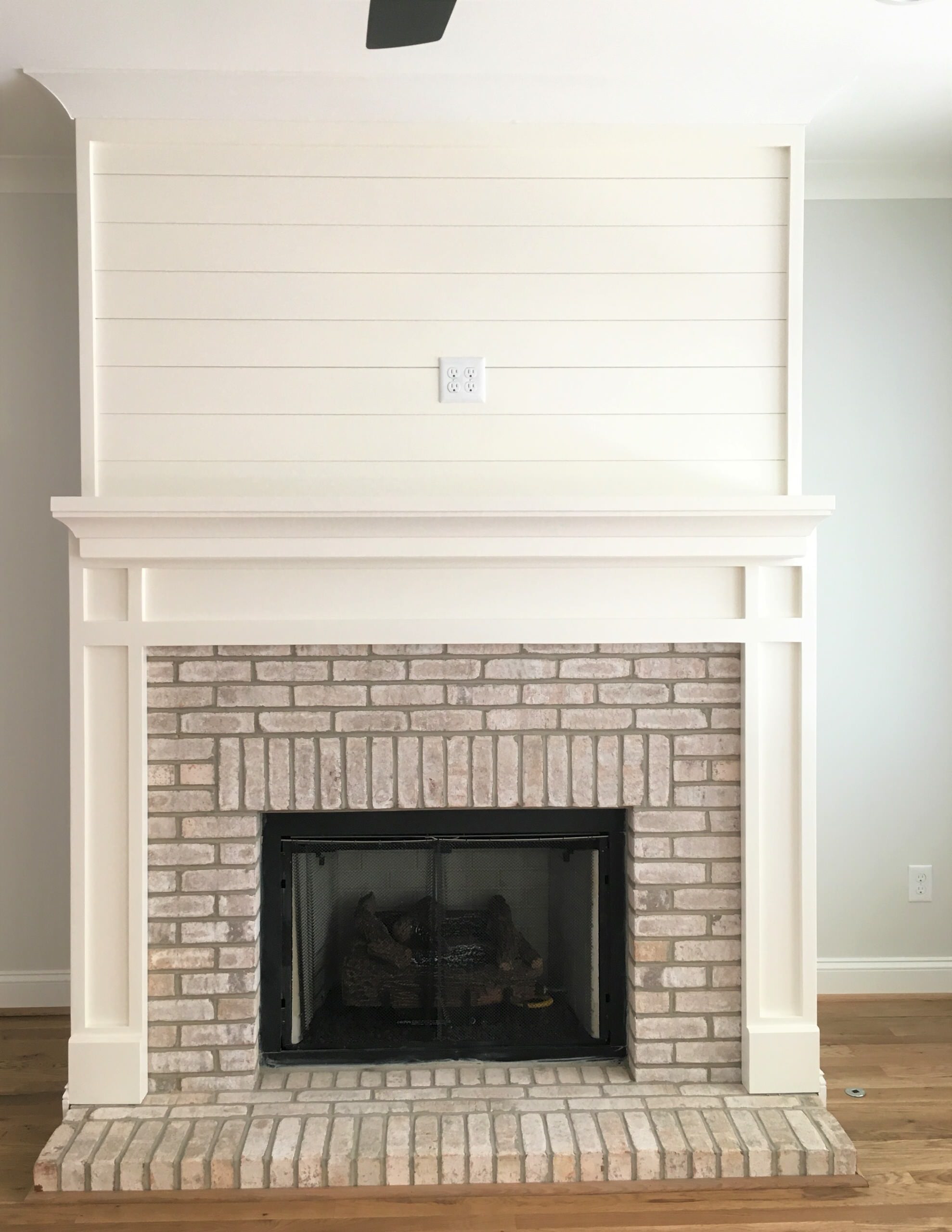 Modern Farmhouse (White Oak)