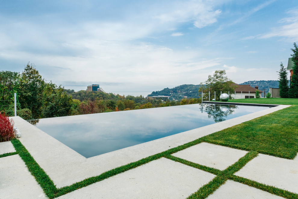 Бассейн переливного типа •Infinity• в Сочи.