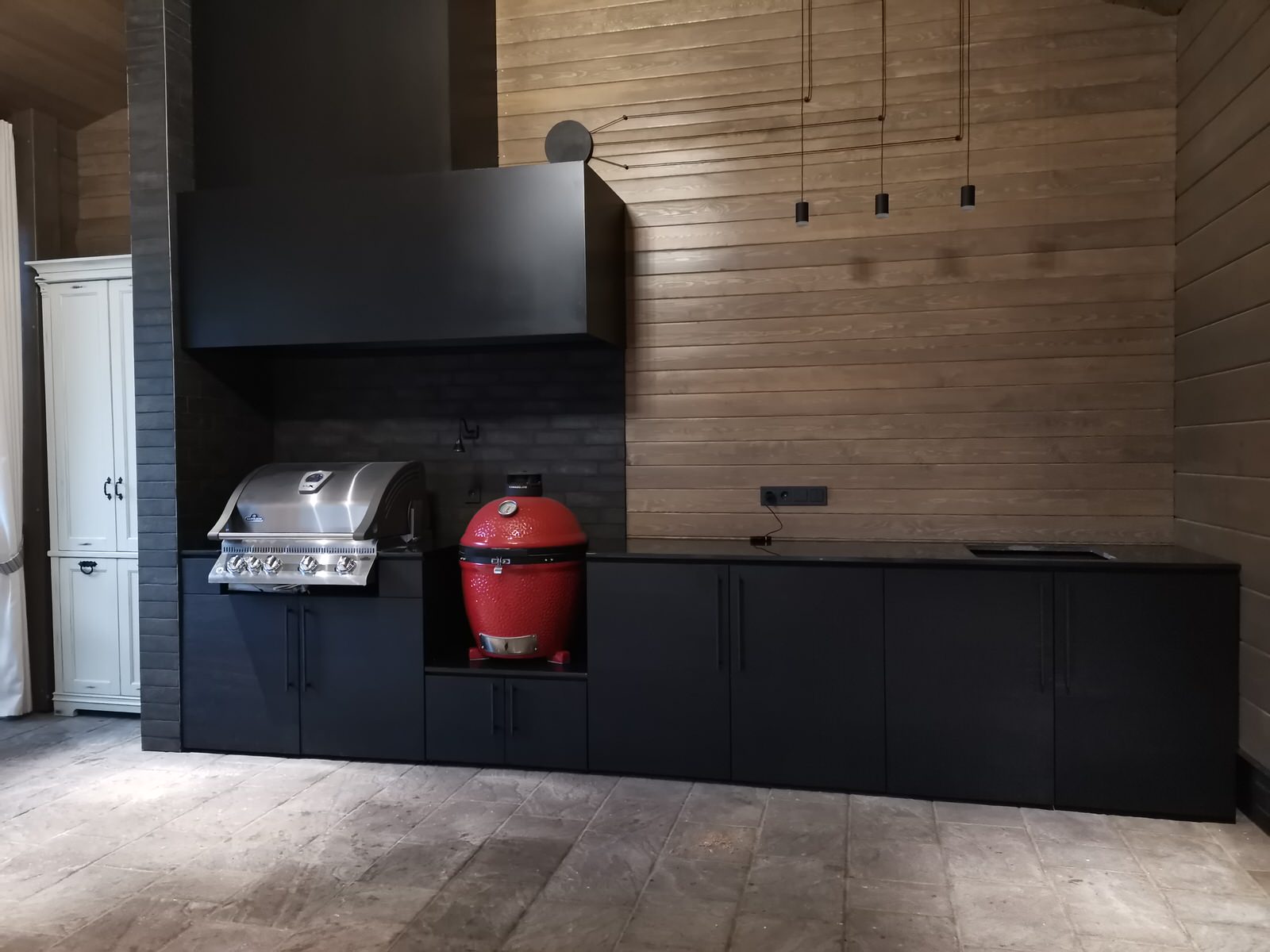 Летняя кухня в индустриальном стиле