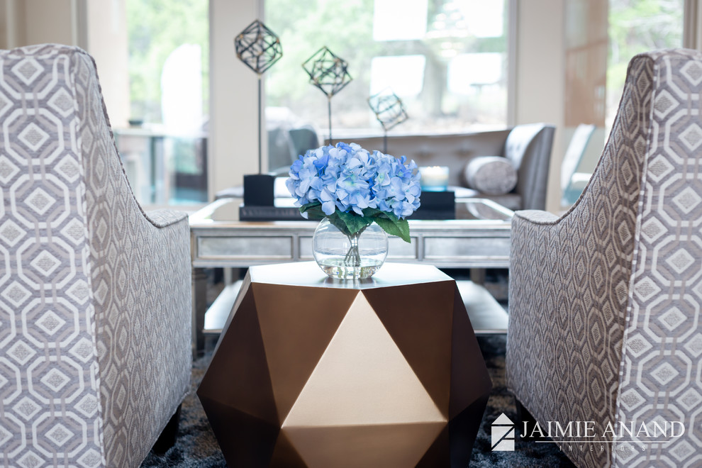 Transitional home design photo in Austin