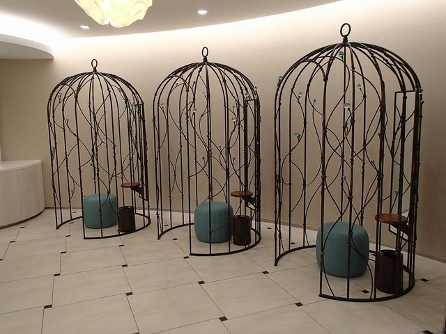 鳥かごのパウダールーム klassisch-modern-gaestetoilette