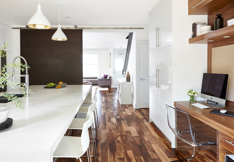 Transitional kitchen photo in Toronto