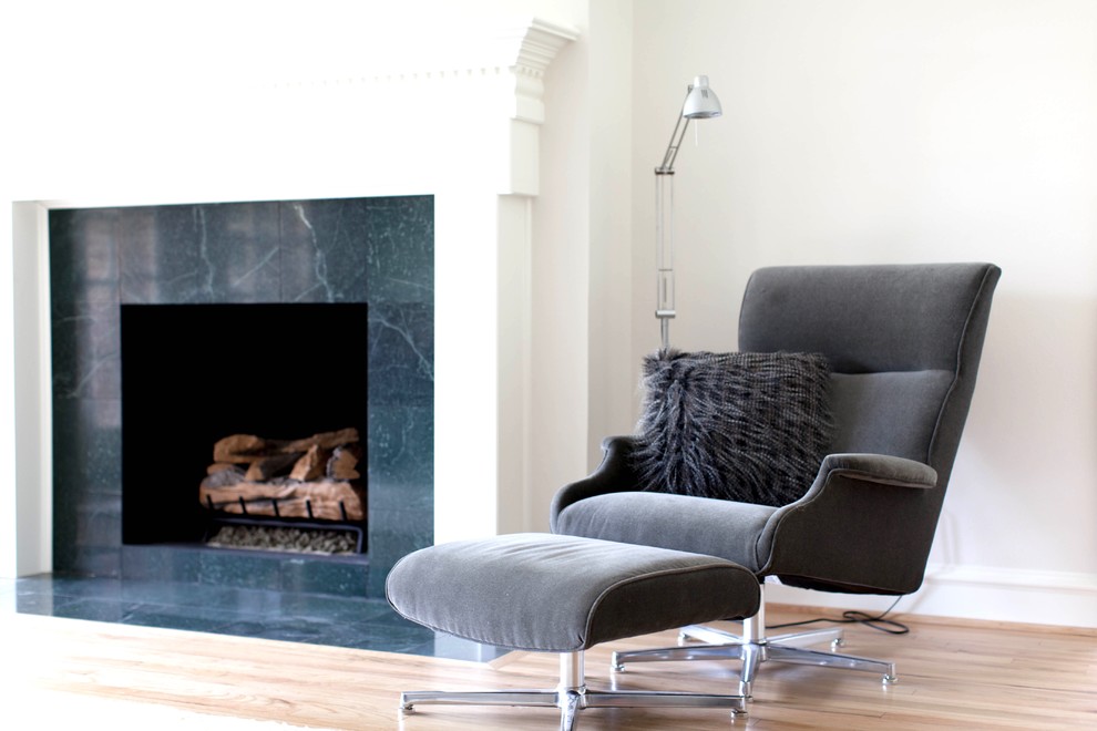 Transitional home design photo in Dallas